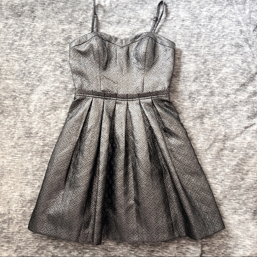 Guess metallic dress with light pads
